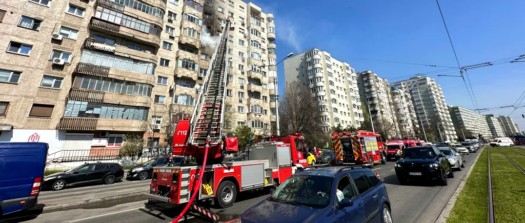 Incendiu în Capitală: Cinci victime, transportate la spital / 30 de persoane au fost evacuate / FOCUL ar fi pornit de la o priză