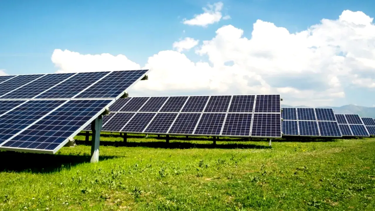 O fostă groapă de gunoi se transformă în parc FOTOVOLTAIC