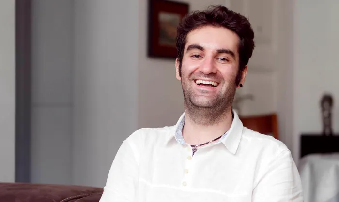 Alexandru Bumbaș, regizor de teatru, dramaturg, profesor și absolvent al Universității Sorbona din Paris