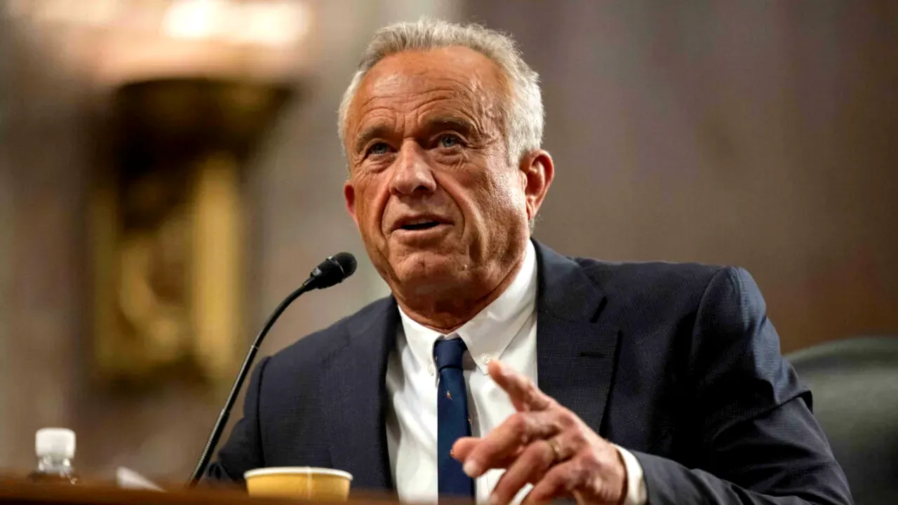 Administrația lui Donald Trump impune noi reguli care forțează spitalele să oprească tratamentele de schimbare de sex la minori