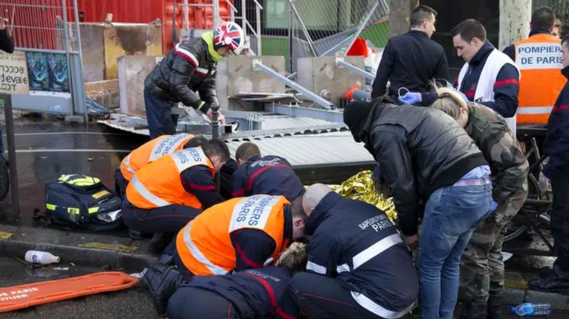 Două persoane, rănite grav, la Paris, de un panou publicitar doborât de vânt