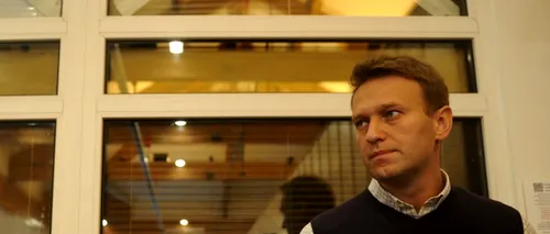 Vedeta opoziției din Rusia, Aleksei Navalnîi, inculpat și plasat sub arest la domiciliu. De ce este acuzat bloggerul