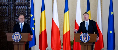 VIDEO | Declarația lui Klaus Iohannis, aflat alături de președintele Poloniei, a fost întreruptă de mesajul Ro-Alert de incendiu. Cum a reacționat șeful statului