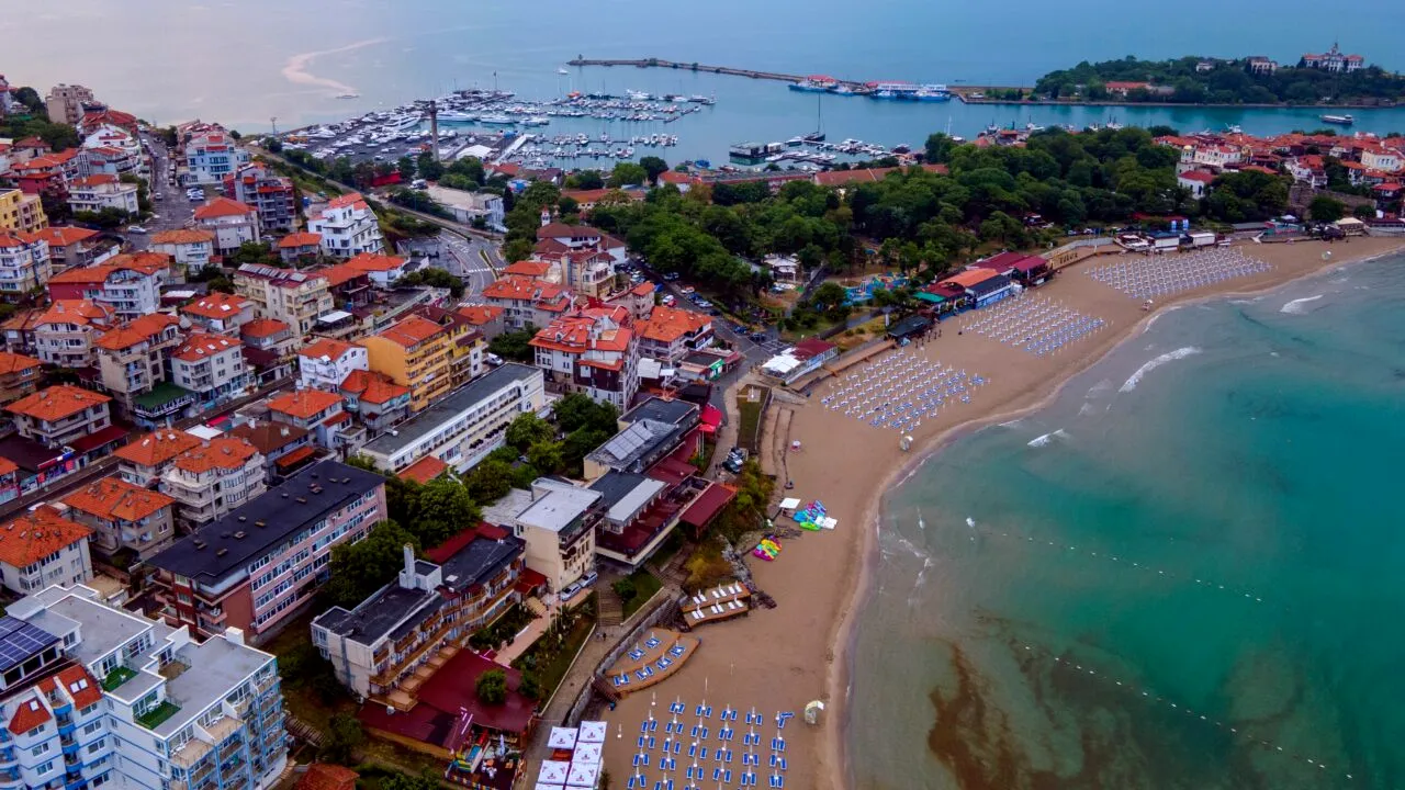 Bulgaria se pregătește pentru prima vară în euro: Cât îi costă pe români prima vacanță fără leva pe litoralul bulgăresc