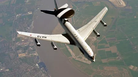Un avion de supraveghere al NATO survolează astăzi România, pentru a culege date din Ucraina. Ce spune ministrul Apărării, Mircea Dușa