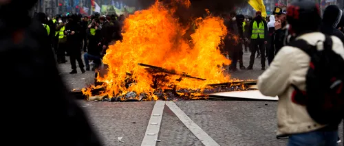 Violențe în Franța. Premierul anunță măsuri dure contra protestatarilor radicali și schimbarea șefului Poliției din Paris