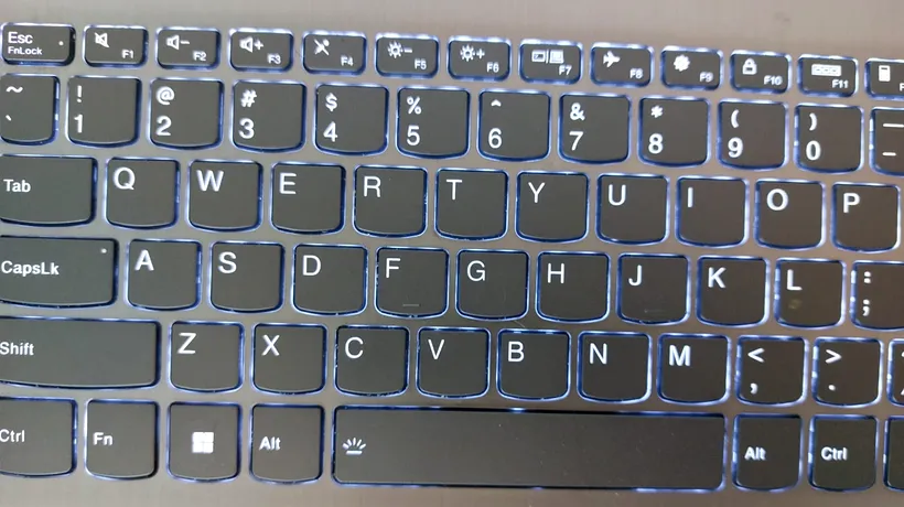 Nici nu te-ai gândi! De ce sunt literele așezate în această ordine pe tastatură