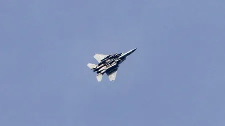 „Continuăm lupta peste tot” | Aviația israeliană a BOMBARDAT o instalație militară a grupării islamiste Houthi din Yemen, susținută de Iran