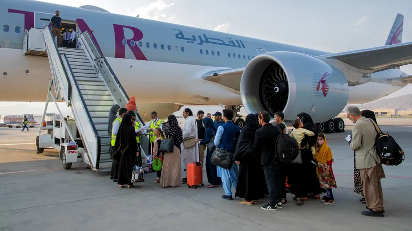 Un nou avion care transportă civili din Afganistan spre Qatar a decolat de la Kabul