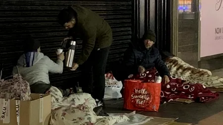 Român care se învelea cu o perdea de baie pe străzile Londrei, ajutat de englezi să se întoarcă în țară: A început să plângă, nu credea că mai poate ajunge acasă