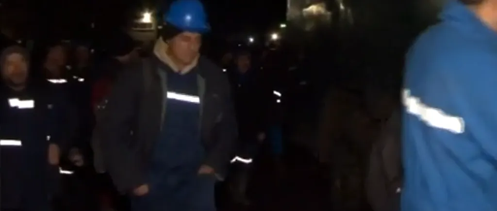 Tragedia de la Complexul Energetic Oltenia, pe cale să se repede la numai câteva ore distanță. 35 de mineri înghesuiți într-o mașină cu opt locuri: „Uite așa ne ducem zi de zi. Așa au murit colegii noștri”