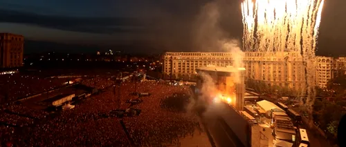 Concertul de la București al lui Roger Waters, The Wall, a început cu 50.000 de oameni în Piața Constituției. Galerie FOTO