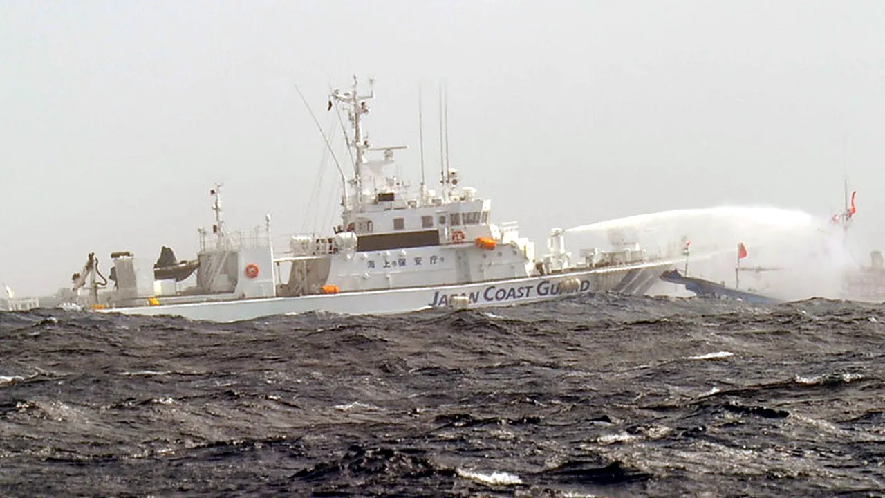CONFLICTUL DIN MAREA GALBENĂ. Vapor taiwanez, întâmpinat cu tunuri de apă de paza de coastă niponă