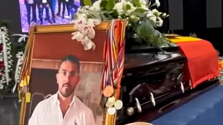 IMAGINI de la priveghiul interlopului Costel Corduneanu. Este un adevărat pelerinaj la catafalcul „Stăpânului Moldovei”