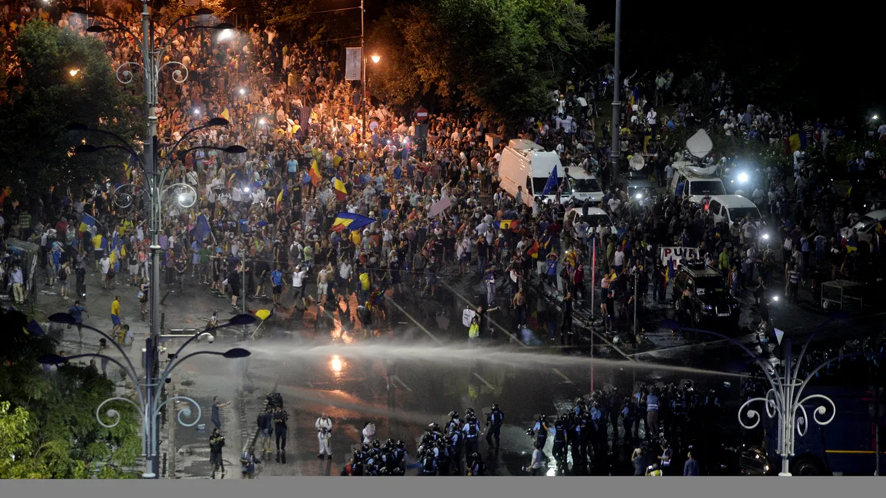 Un nou PROTEST VIOLENT, la sfârșitul lui octombrie. Liviu Dragnea acuză Parchetul general că anchetează doar violențele jandarmilor