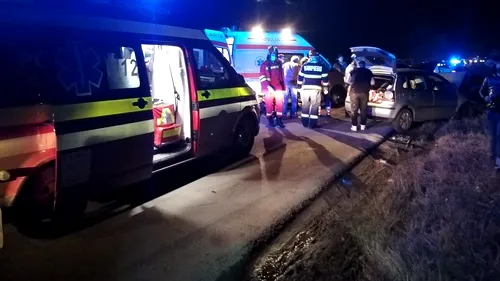 Doi copii și trei adulți au ajuns la spital, după un grav accident auto produs în județul Prahova