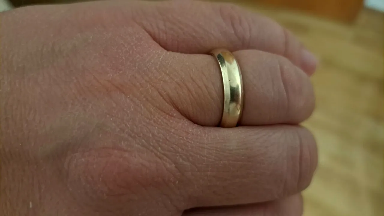 Puțini știu asta! Ce trebuie să faci cu verigheta după divorț