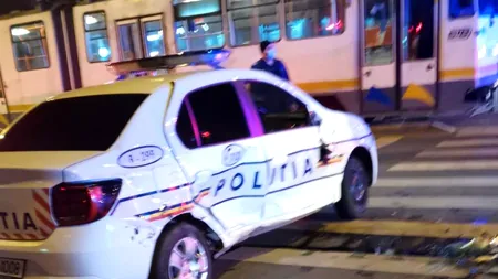 Mașină de poliție, implicată într-un accident în sectorul 1. Trei agenți au fost răniți, după ce un șofer nu a acordat prioritate autospecialei