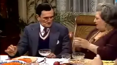 Cum petreceau românii Revelionul în comunism. Era singura noapte din an când nu se întrerupea electricitatea