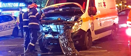 Accident între o ambulanță SABIF și o Dacia Duster, în București. Autosanitara transporta un pacient care are COVID-19