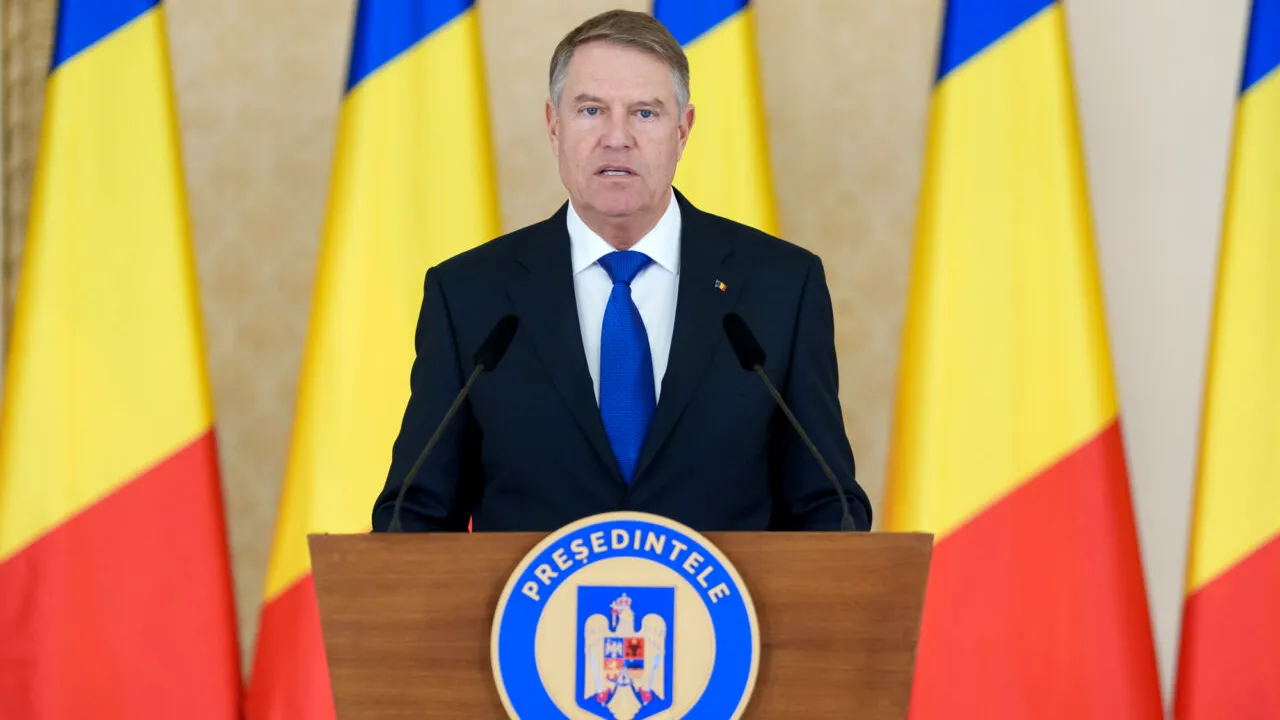 Doi consilieri prezidențiali și un consilier de stat PLEACĂ odată cu Klaus Iohannis. Decretele semnate în ultima zi de la Cotroceni