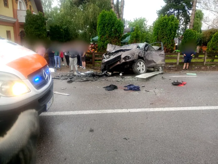 Șapte victime, două în stare de inconștiență, și circulație blocată, după un accident în Suceava