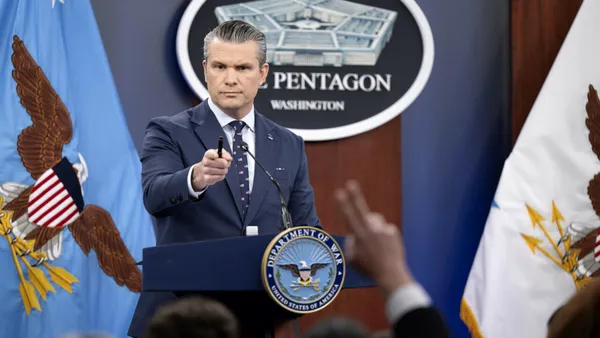 SUA trec la un „regim de război”. Pentagonul vrea ca producătorii americani de automobile să producă armament pentru armata Statelor Unite