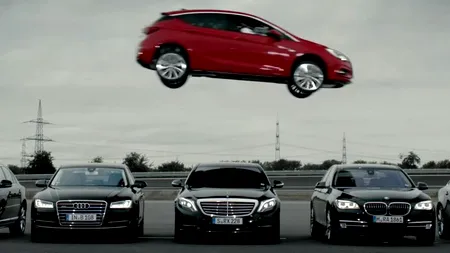 Noul Opel Astra „sare