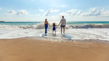 Câți bani vor plăti românii pentru minivacanța de Paște și 1 Mai