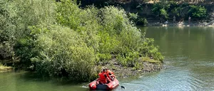 Pompierii au intervenit pentru SALVAREA a două persoane, surprinse de apă pe o insulă în zona Barajului râului Argeș. Detalii de ULTIMĂ ORĂ!