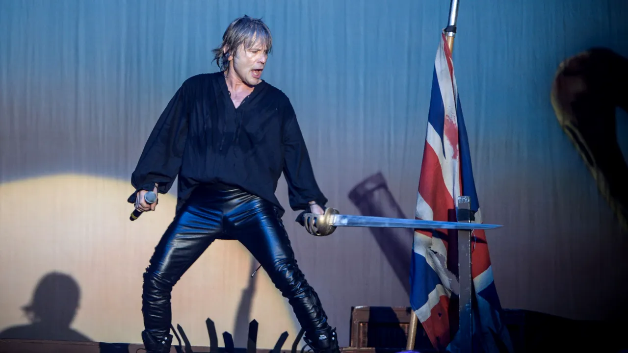 Solistul trupei Iron Maiden se va întâlni cu fanii români într-un one-man show la București. Când va avea loc și despre ce va vorbi artistul