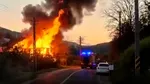 Incendiu violent în Slănic-Moldova. O casă a fost cuprinsă de flăcări