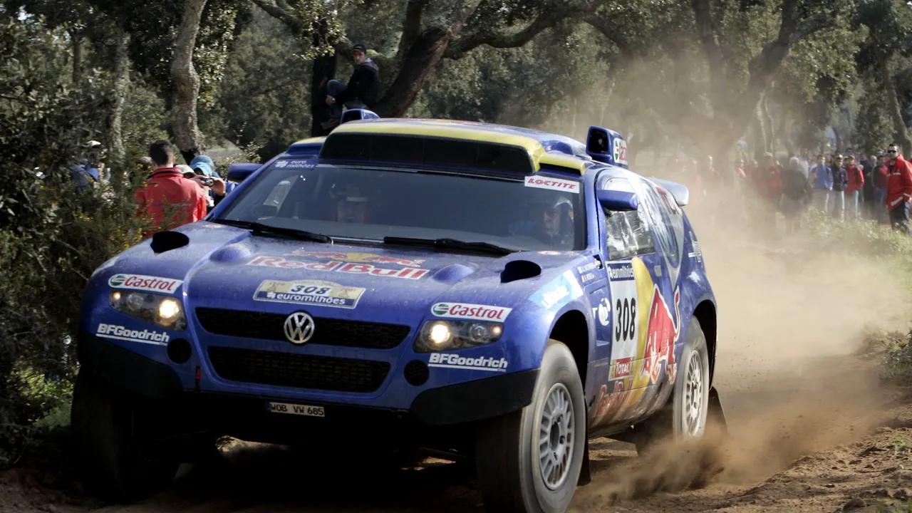 Raliul Dakar: Doi jurnaliști au murit după ce au căzut cu mașina într-o râpă