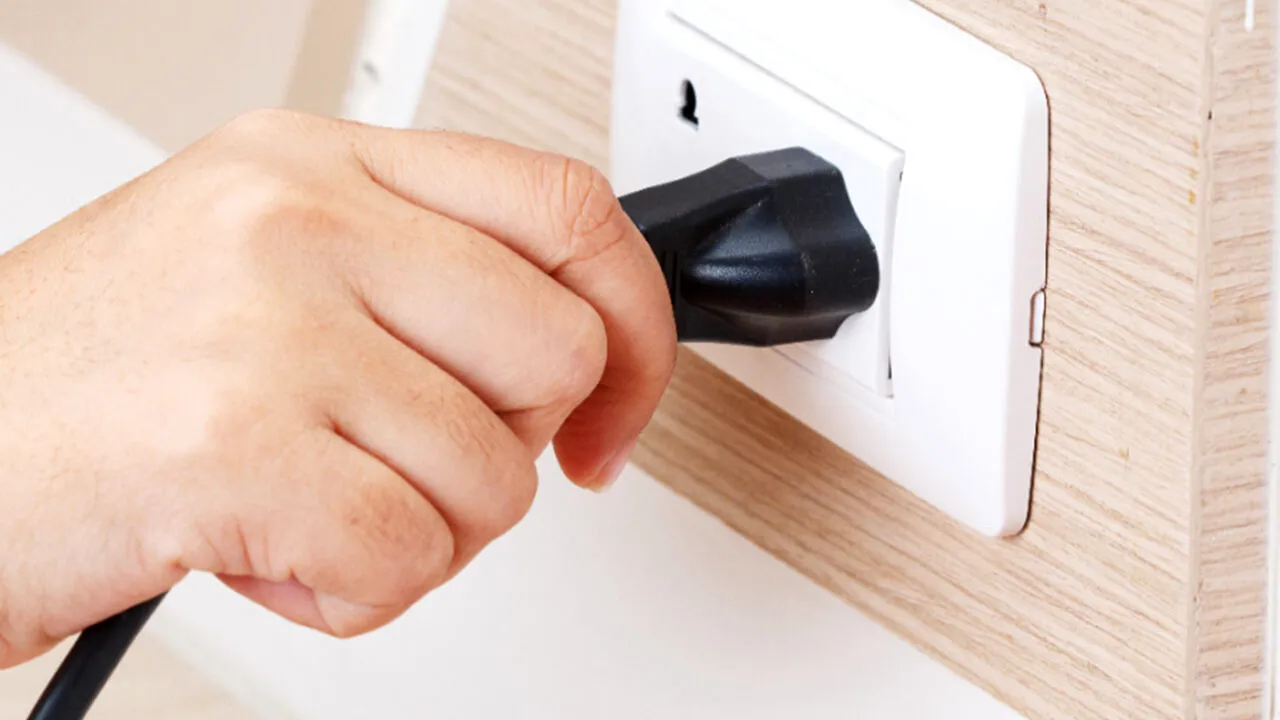 Lista electrocasnicelor care trebuie scoase din priză, atunci când pleci în concediu. Care este cel mai mare 