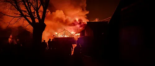 FOTO-VIDEO. Momente de panică în Argeș. Șapte case, cuprinse de flăcări. Nu există victime