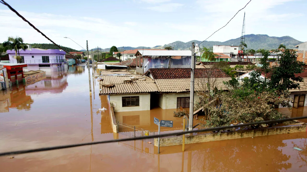 FURIA naturii a lovit Brazilia. Cel puțin 36 de morți după inundații devastatoare