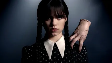 Celebra „mână” din ultima serie a producției ”Familia Addams” este a unui român! Magicianul Victor Dorobanțu joacă alături de Catherine Zeta-Jones și Luis Guzman