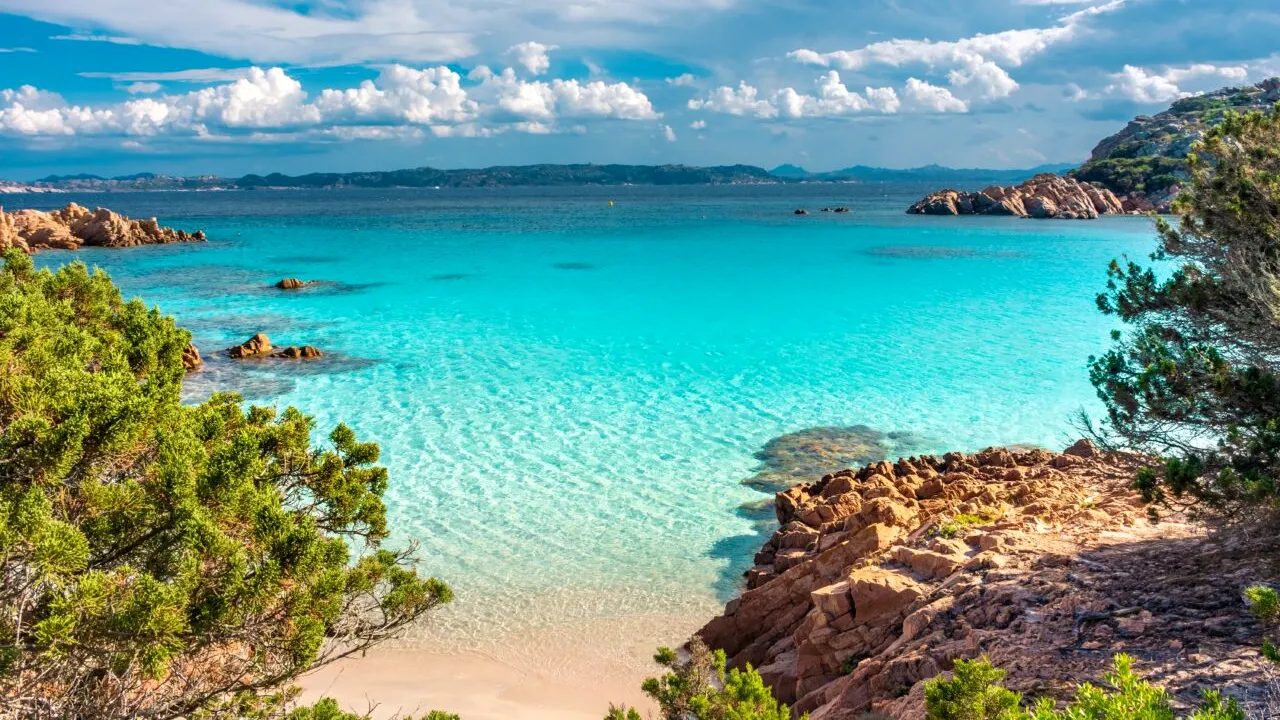 Ce povestește un român recent întors dintr-o vacanță în ITALIA. „Dacă făceam noi asta, săreau toți că suntem proruși”