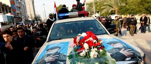 Ironii sorții, dusă la extrem. Trupul lui Soleimani, transportat într-un Chevrolet / Soldații, înarmați cu M-16, în timp ce mulțimea strigă „Moartea Americii!