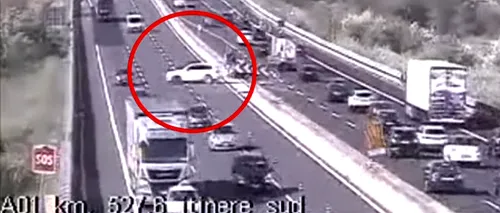 VIDEO | Ce a pățit acest șofer după ce a făcut o întoarcere în U pe autostrada A1 din Italia. Ce explicație ilară le-a dat polițiștilor