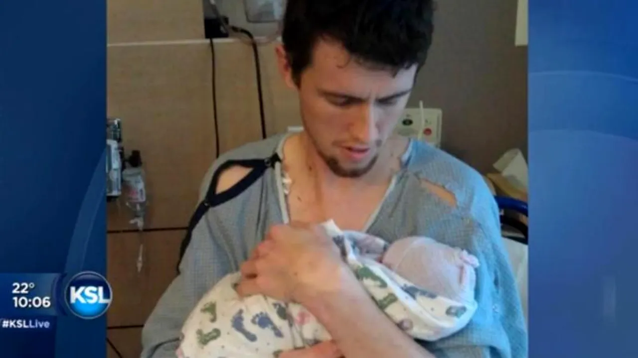 Drama pe care o ascunde această fotografie. Ce s-a întâmplat la câteva minute după ce și-a ținut fiul în brațe