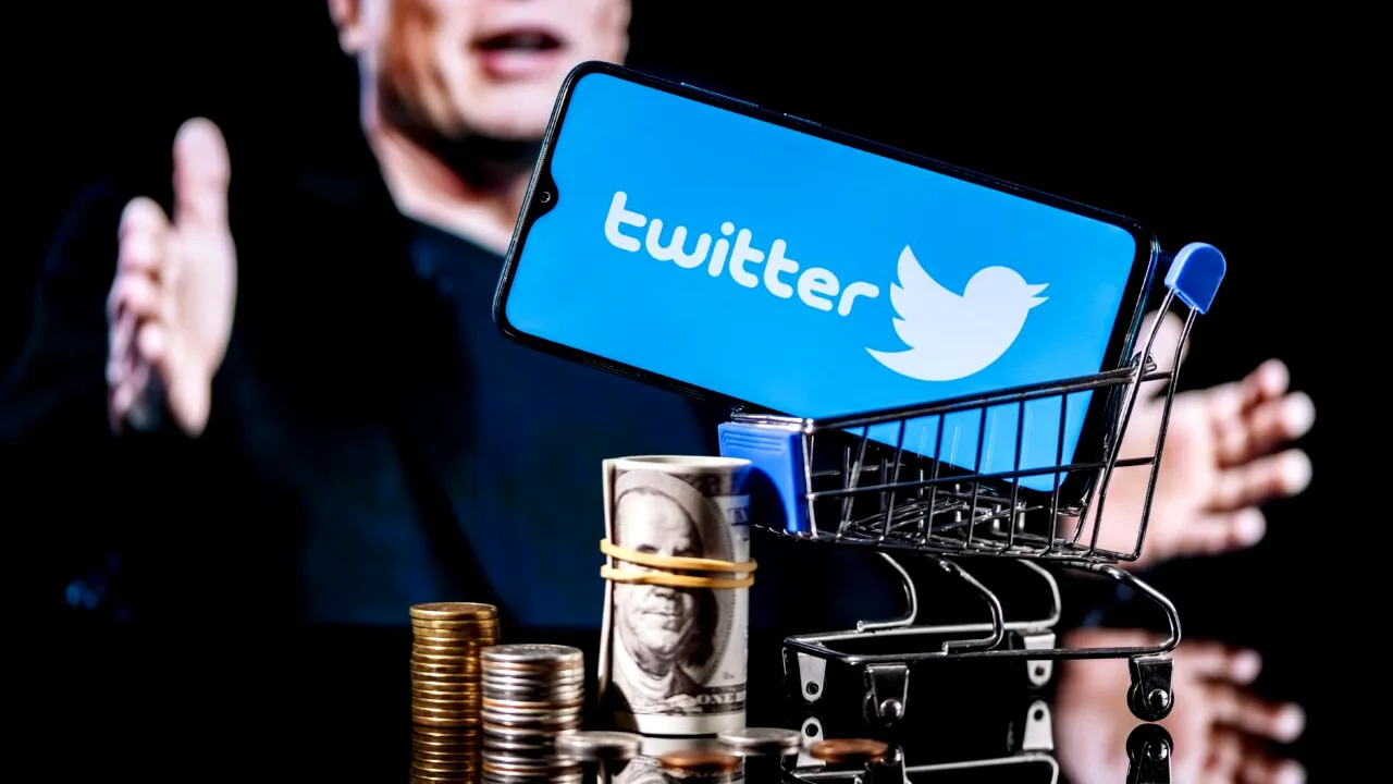 Elon Musk îi pune pe angajații Twitter să aleagă: fie muncesc mai mult, fie pleacă