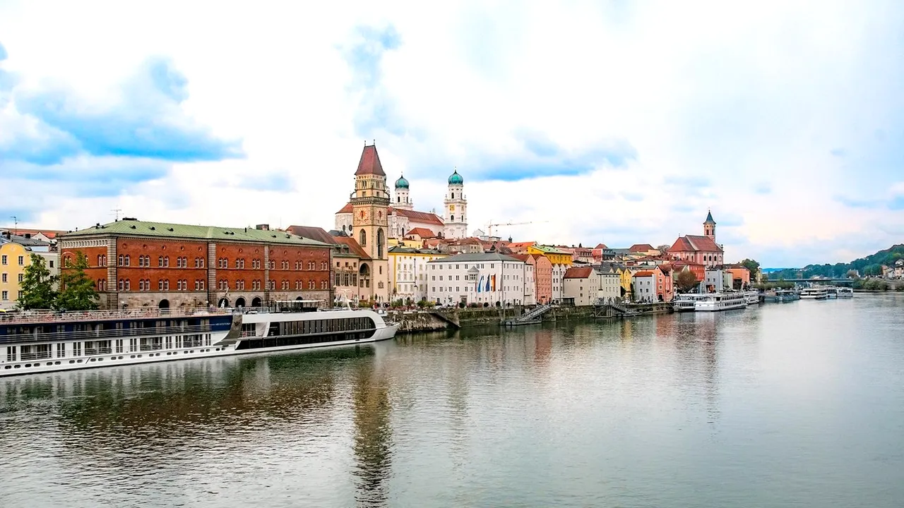 O NAVĂ sub pavilion românesc naviga haotic pe Dunăre, în Germania. Ce pățise căpitanul