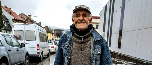 Robert trecea joi dimineață pe bulevardul Titulescu din București, când a zărit ceva interesant la un bătrân. Când a aflat cine era, a rămas uluit: Cerneala ziarului dispare încet-încet de pe anunțuri