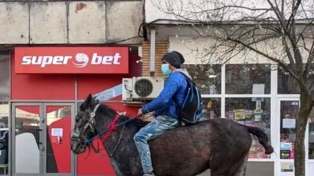 EMOȚIONANT | Sergiu, tânărul care a mers călare la maternitate unde născuse soția, a donat o parte din ajutoarele primite: