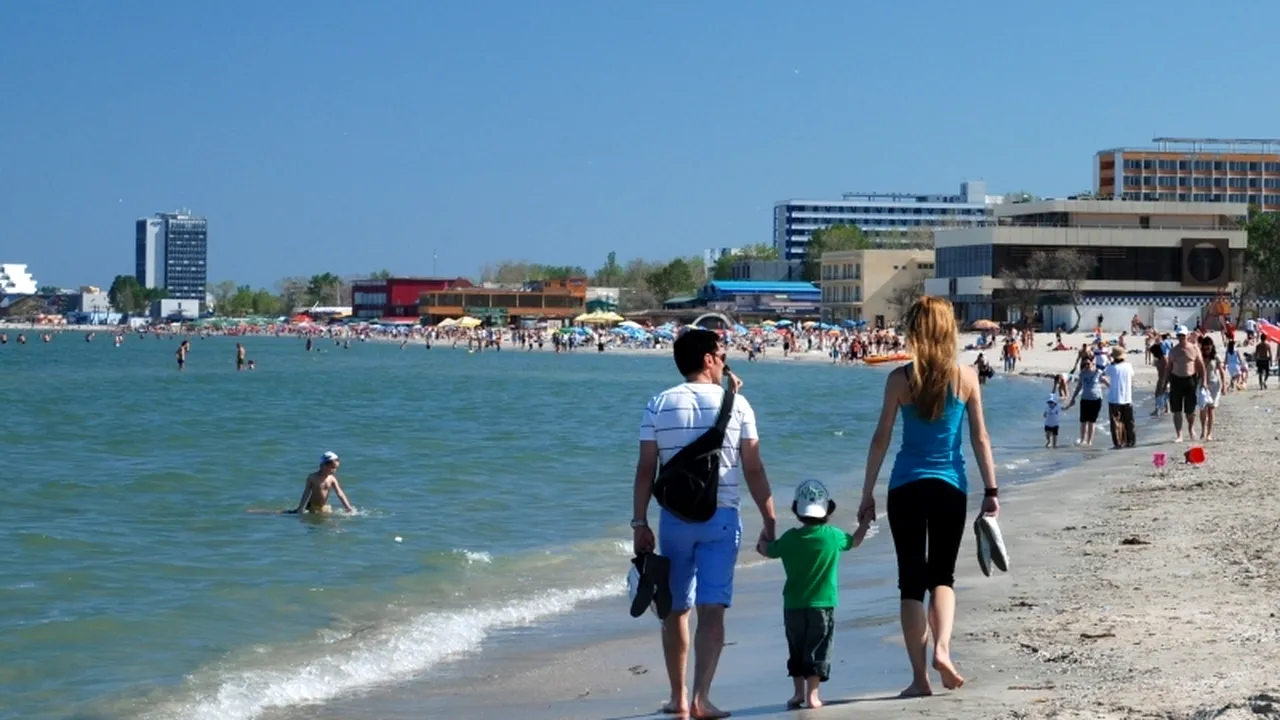 LITORALUL PENTRU TOȚI. Până când poți beneficia de CAZARE IEFTINĂ LA MARE