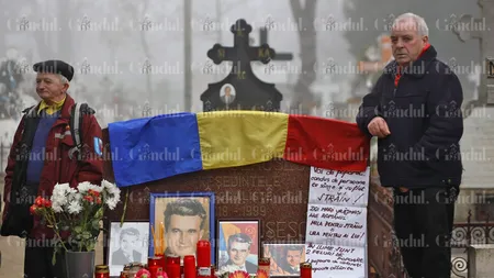 Nostalgicii s-au strâns la mormântul lui Nicolae Ceaușescu! Fostul dictator este comemorat cu vin, colivă și cântece patriotice