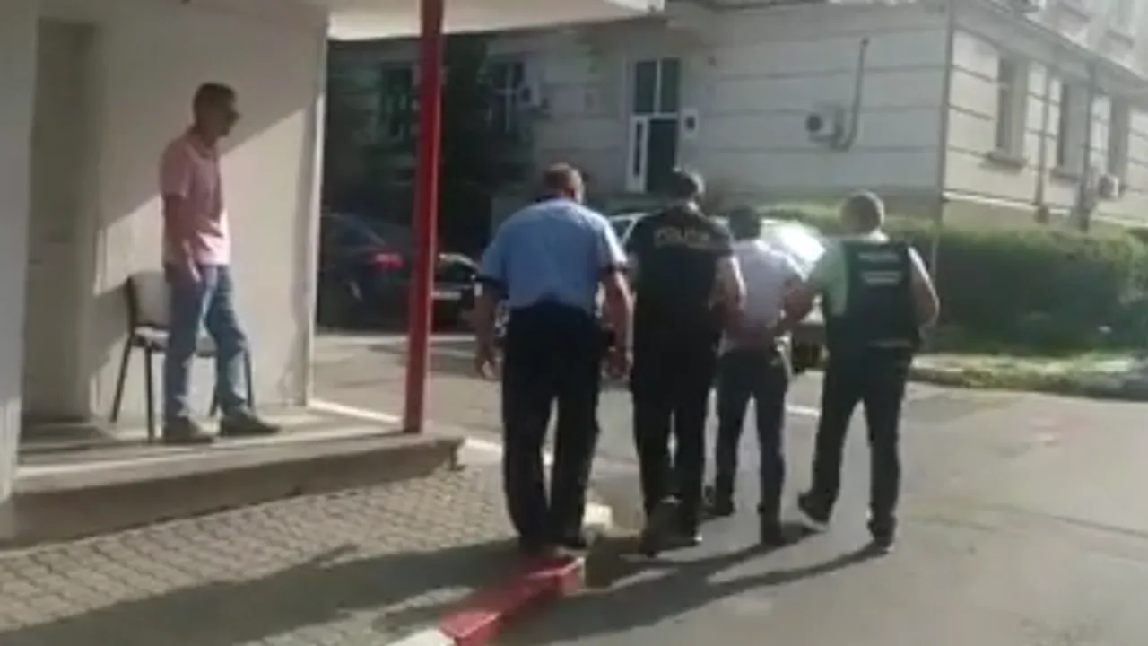 A împușcat un tânăr după o șicanare în trafic și încerca să fugă din țară. Agresorul a fost arestat preventiv