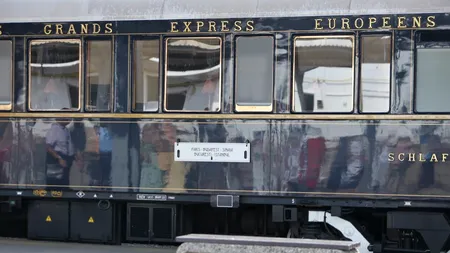 VIDEO EXCLUSIV | Celebrul tren Orient Express plecat de la Paris a ajuns din nou în România. „Iubim această călătorie, iubim țările pe care le-am vizitat” (FOTO)