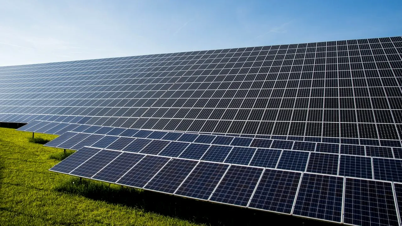 CONTROVERSĂ: Aproape 10.000 de gălățeni nu au apă curentă. Compania locală de profil a decis însă o investiție în ferme voltaice